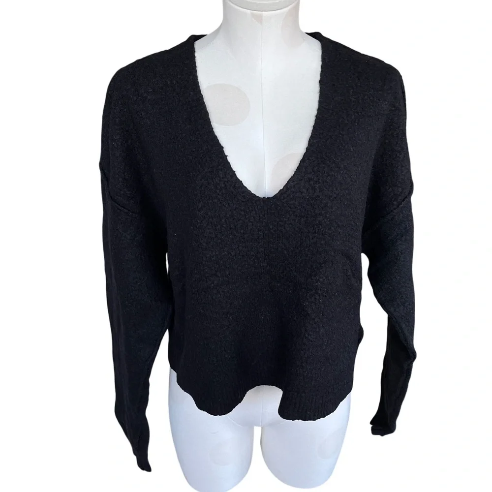 Free people black v neck sweater cropped XSmall